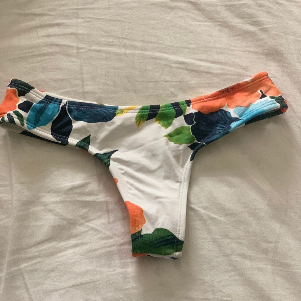 Midoris bikinis thing bottom floral